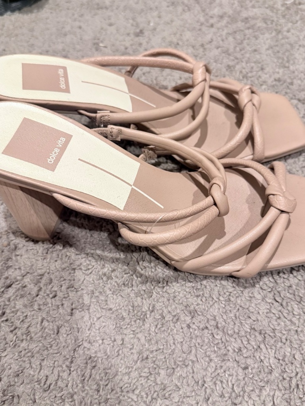 👠👠 - Picture 2 of 2
